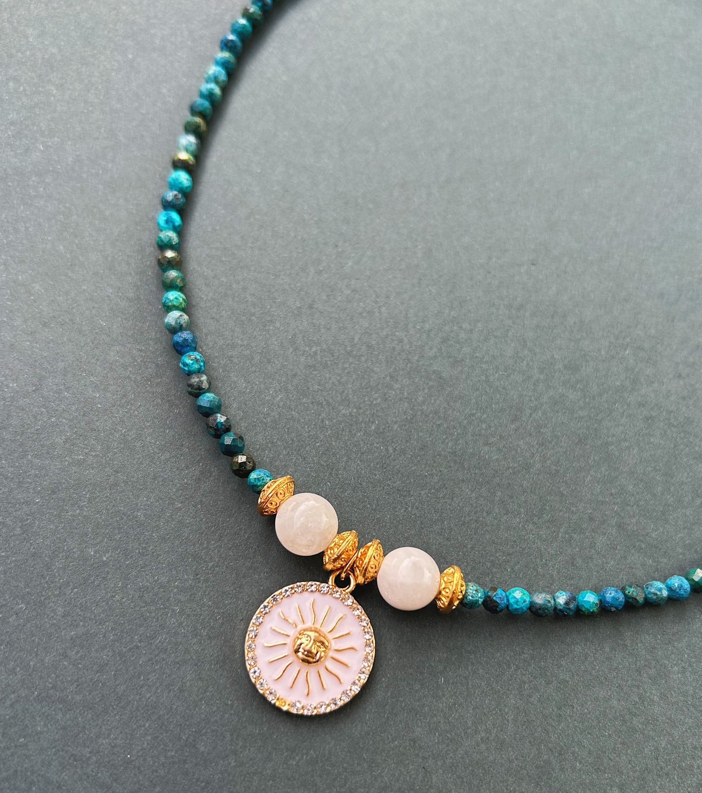 Glow Up Necklace - Blue apatite & Moonstone