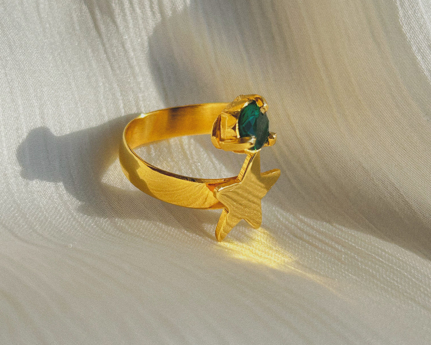 Starry Glow Ring In Green Emerald