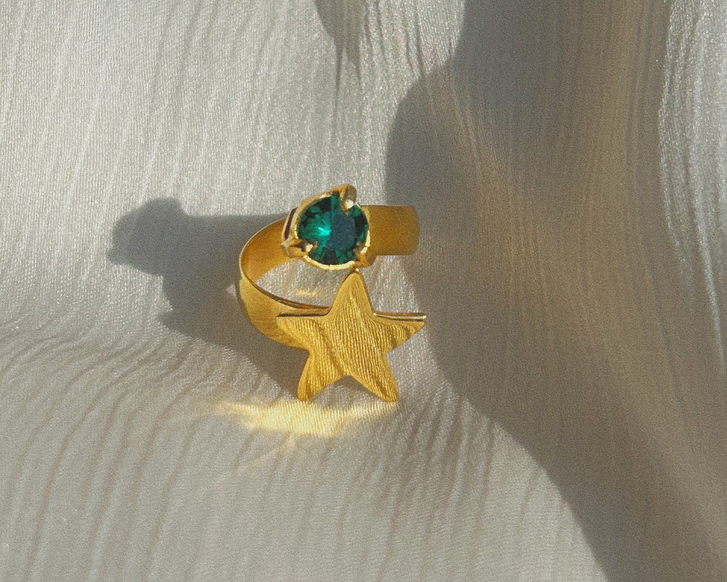 Starry Glow Ring In Green Emerald