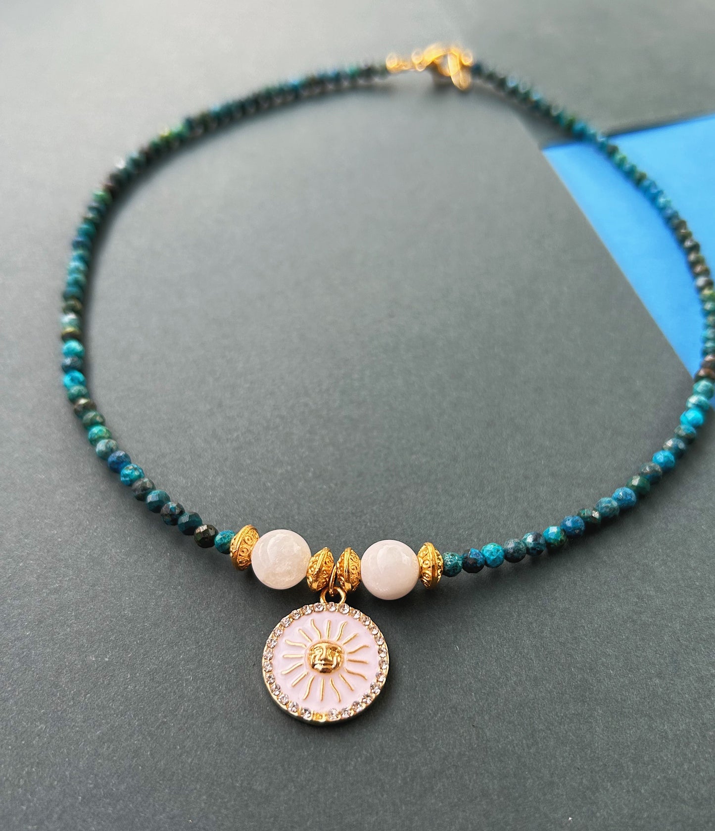 Glow Up Necklace - Blue apatite & Moonstone
