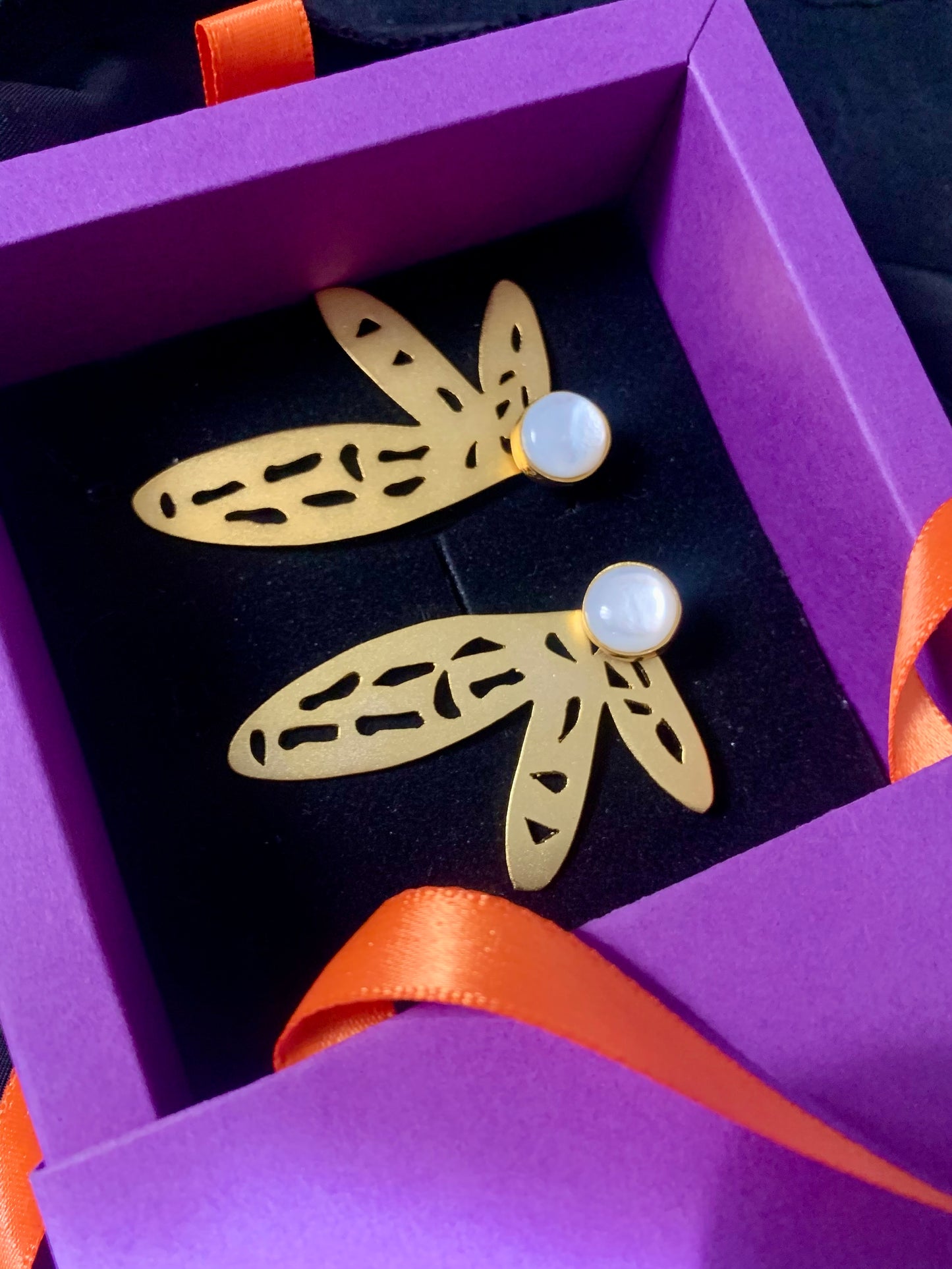 Roslyn Earrings in Natural Mother of Pearl